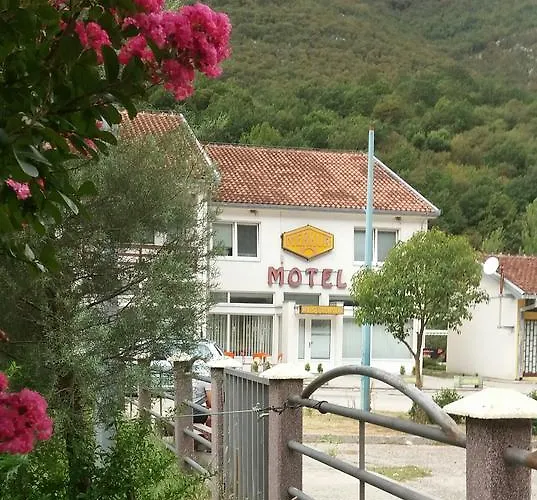 And Restaurant Odusak Motel